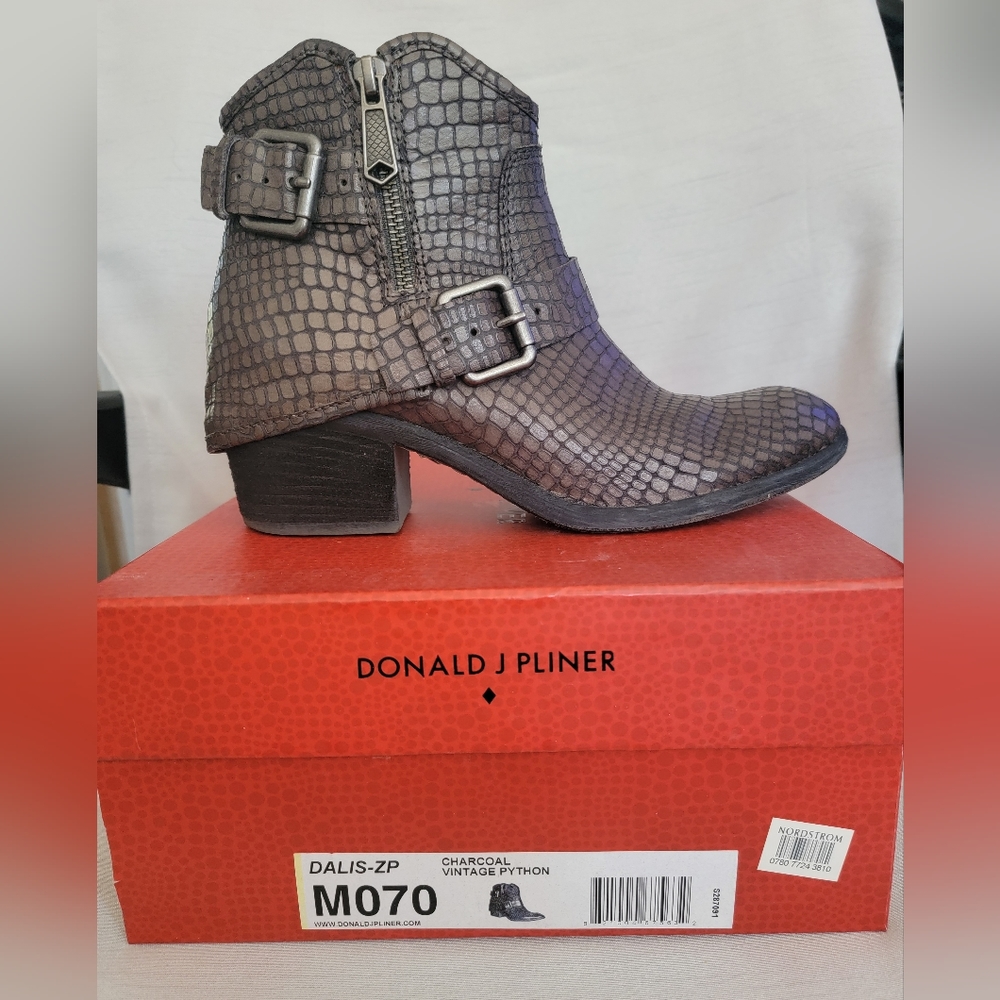 Donald pliner buckle boots